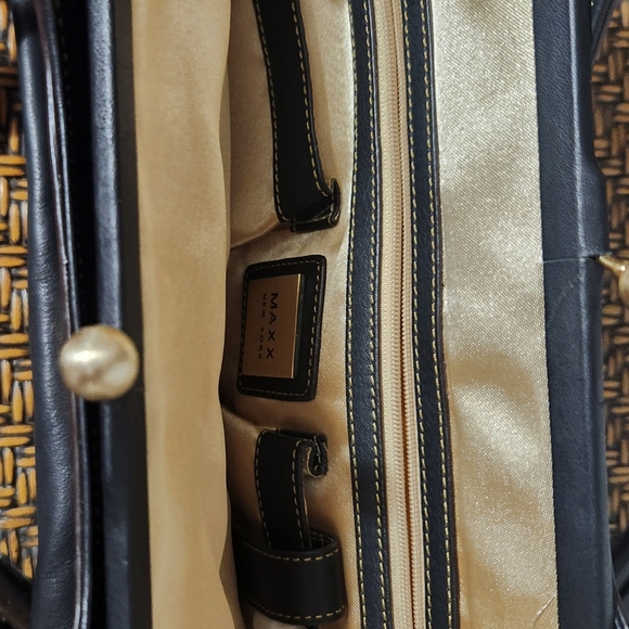 Maxx New York Black and Gold Quilted Shoulder Bag - Picture 3 of 4